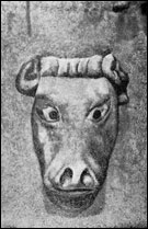 Ахтамарские театральные маски, изображающие 
    зверей и домашних животных