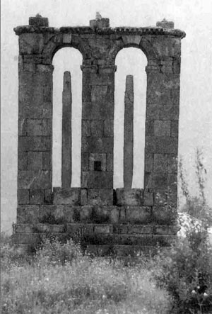 Стела десятого века, монастырь в Одзуне.